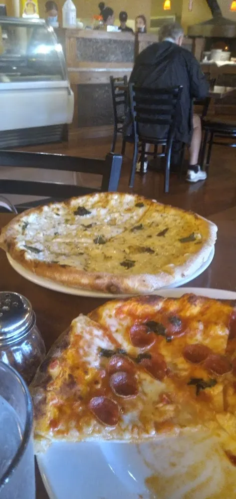 White Bianca Pizza and a Pepperoni Pizza